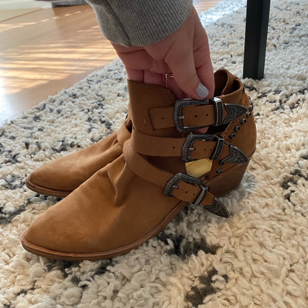Dolce Vita Size 8 booties with buckles